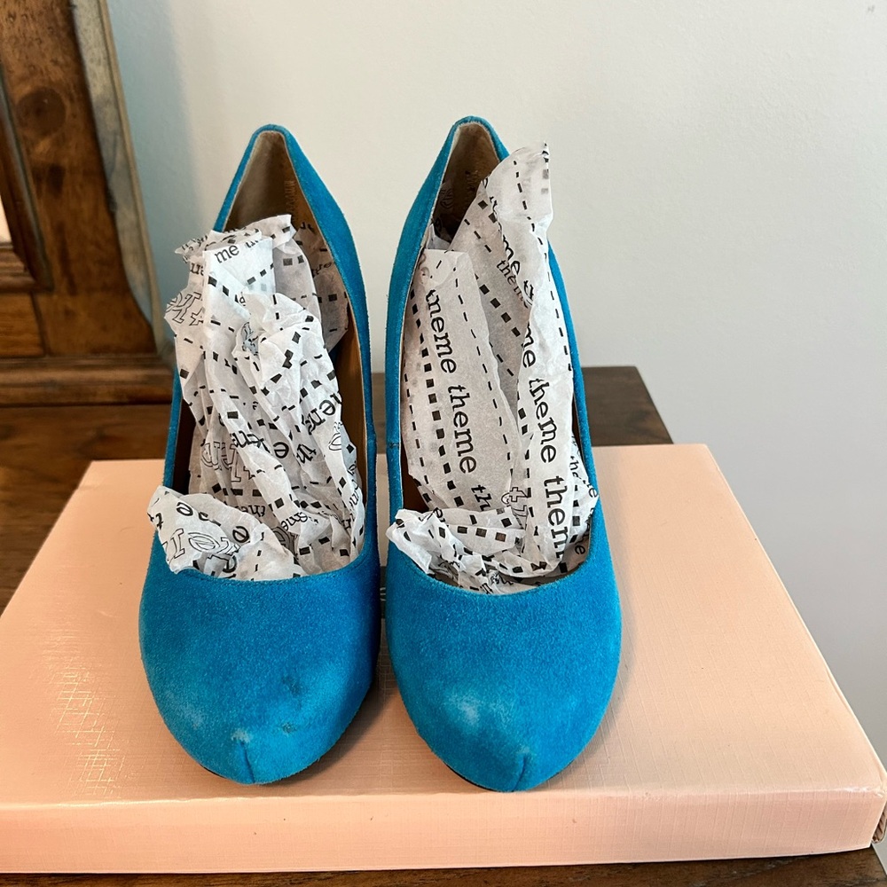 Theme Peacock Suede Diva Heels